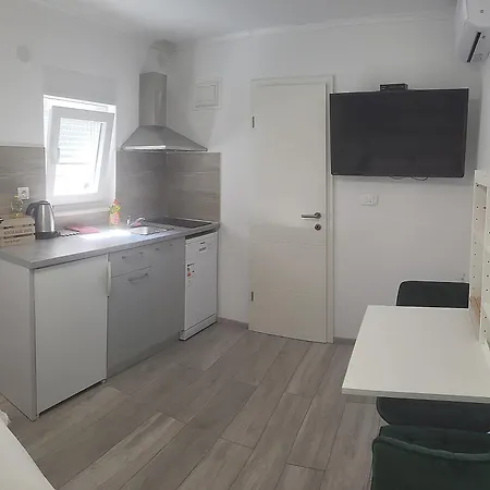 Ella Apartment *